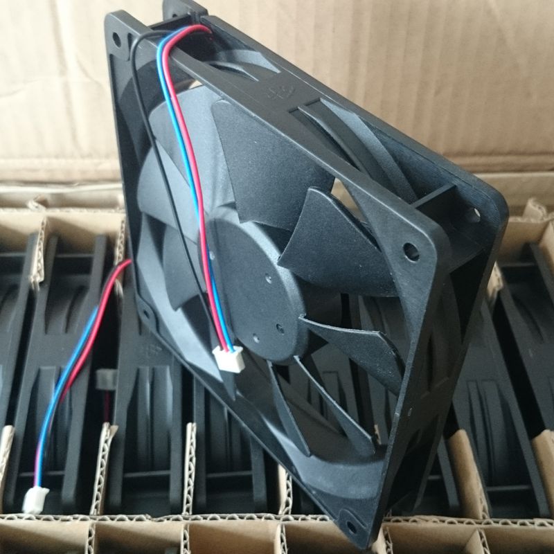 135mm Fan ADDA 13525 adn512mb-a96 135 * 135 * 25MM 12V 0.27A Double Ball Cooling Fan