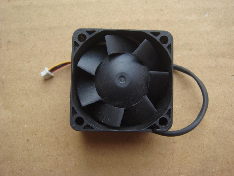 Taiwan  Sunon PSD1204PQB1-A 4CM 40MM 40*40*28MM 4*4*2.8CM  4028 12V 4.7W 3 Lines Server Inverter Cooling Fan