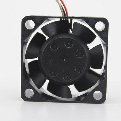 NMB 1606KL-01W-B50 5V DC 40x40x15mm Brushless Cooling Fan - product photo 2