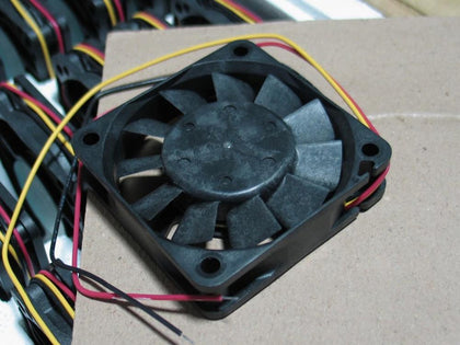 Nidec d06r-24th 24V DC 60x60x15mm Brushless Cooling Fan - product photo 3