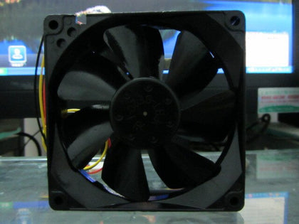 NMB 3610KL-04W-B59 12V DC 90x90x25mm Brushless Cooling Fan - product photo 2